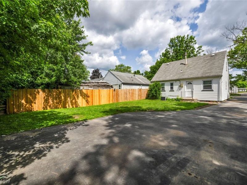 18401 Parkmount Avenue , Cleveland, OH 44135 Photo 18