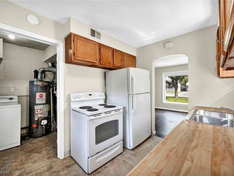 18401 Parkmount Avenue , Cleveland, OH 44135 Photo 7