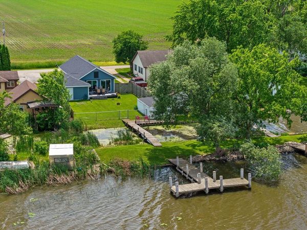 5660 W Reighmoor ROAD, Omro, WI 54963