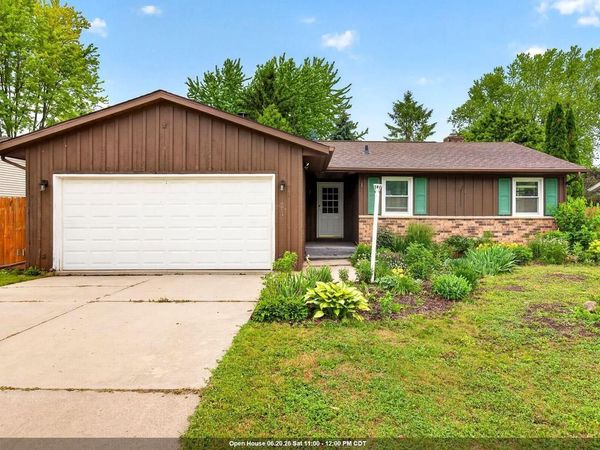 121 ALEXANDER DRIVE, Neenah, WI 54956