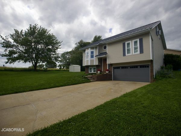 4520 WAGONWHEEL DRIVE, Jefferson City, MO 65109