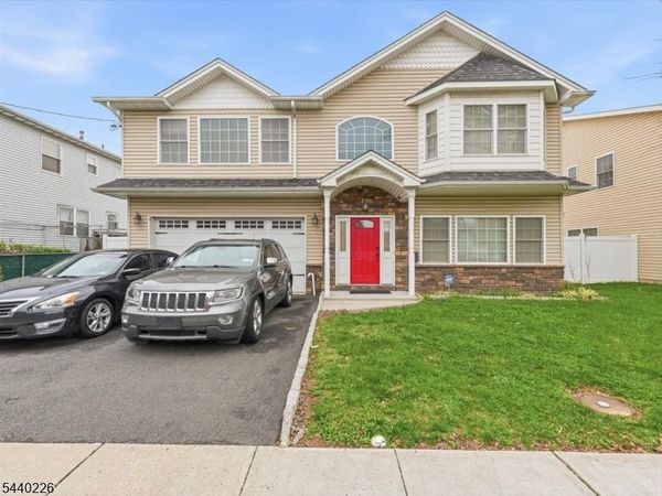 911 Worth Ave, Linden, NJ 07036
