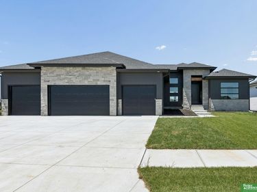 21416 Morning View Drive, Elkhorn, NE 68022