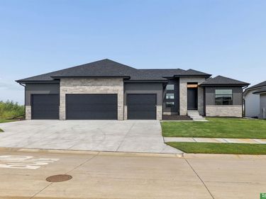 21416 Morning View Drive, Elkhorn, NE 68022
