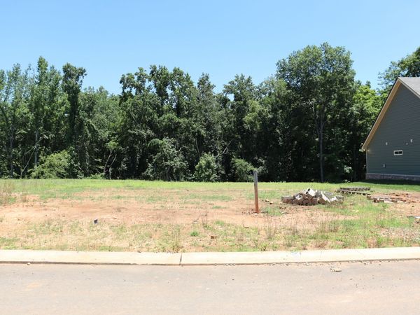 597 Willow Park Dr , Clarksville, TN 37043