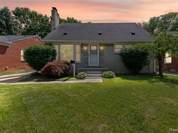 20700 Damman Street, Harper Woods, MI 48225