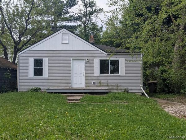 54 E PRINCETON Avenue, Pontiac, MI 48340