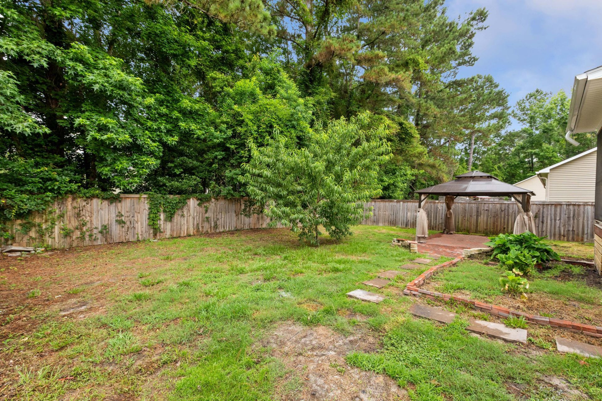 110 Lipman Street Photo 40