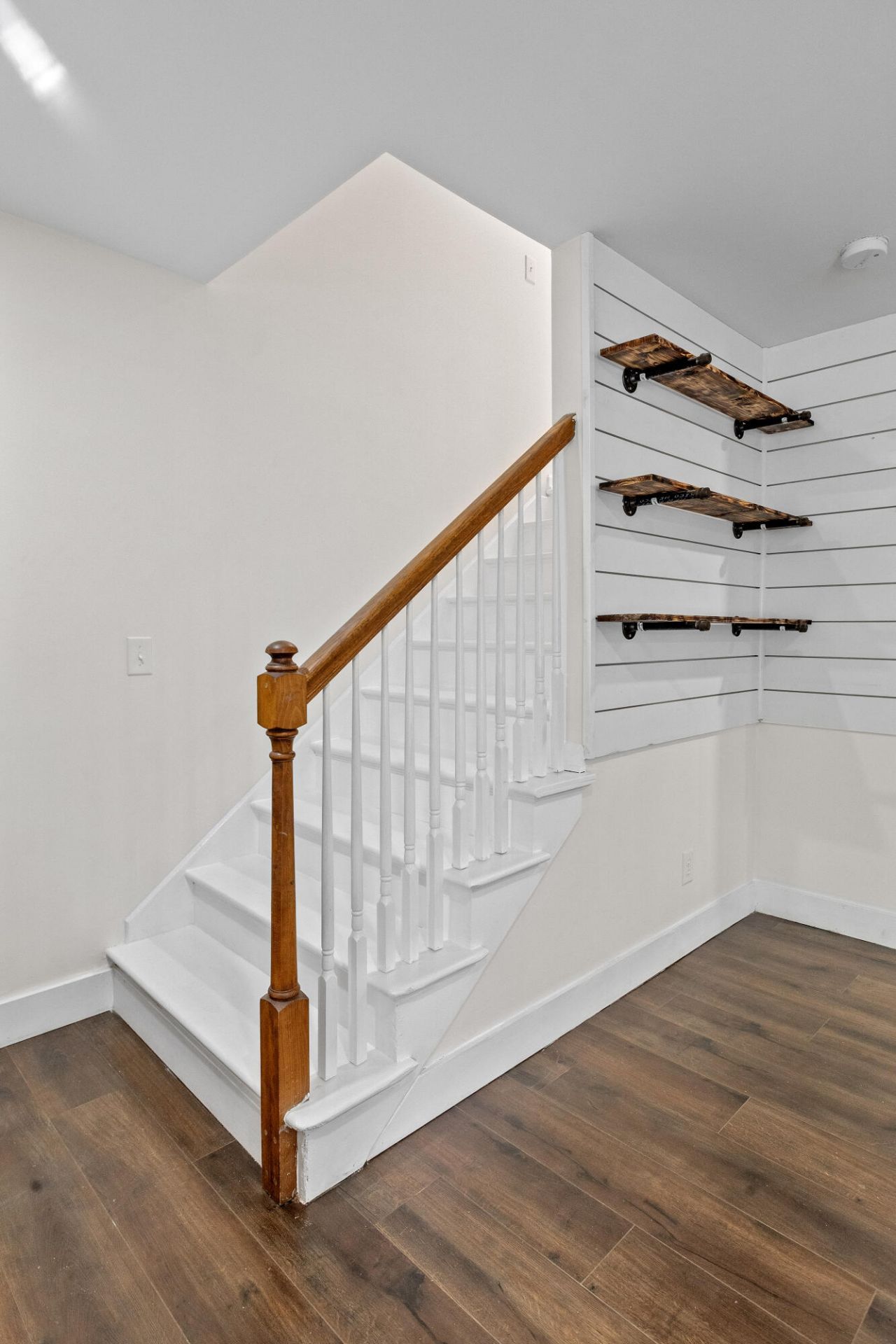 110 Lipman Street Photo 5
