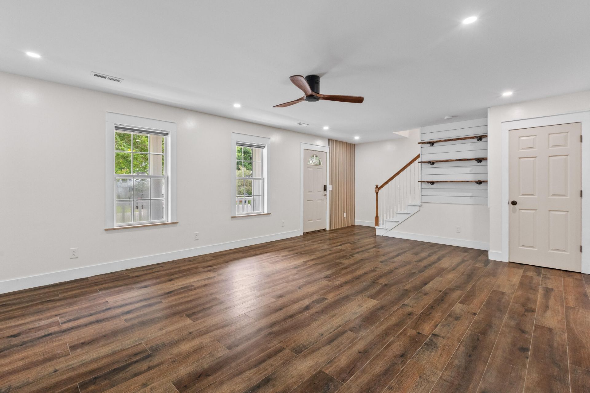 110 Lipman Street Photo 9