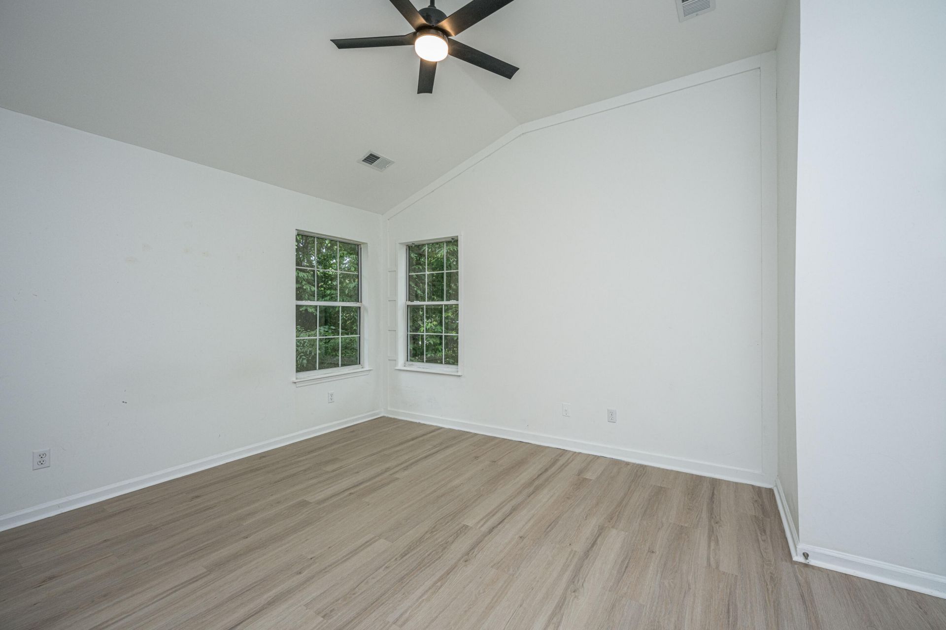 8506 Falling Leaf Lane Photo 10