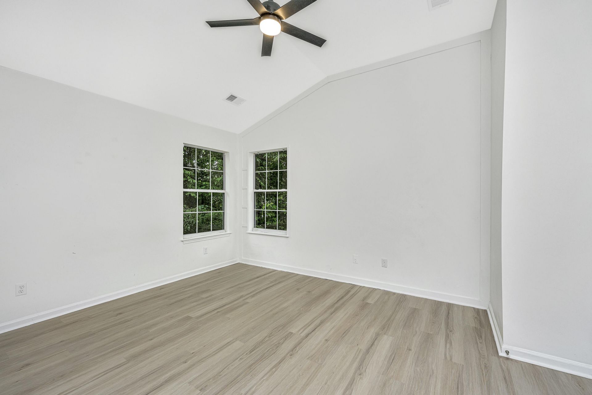 8506 Falling Leaf Lane Photo 15