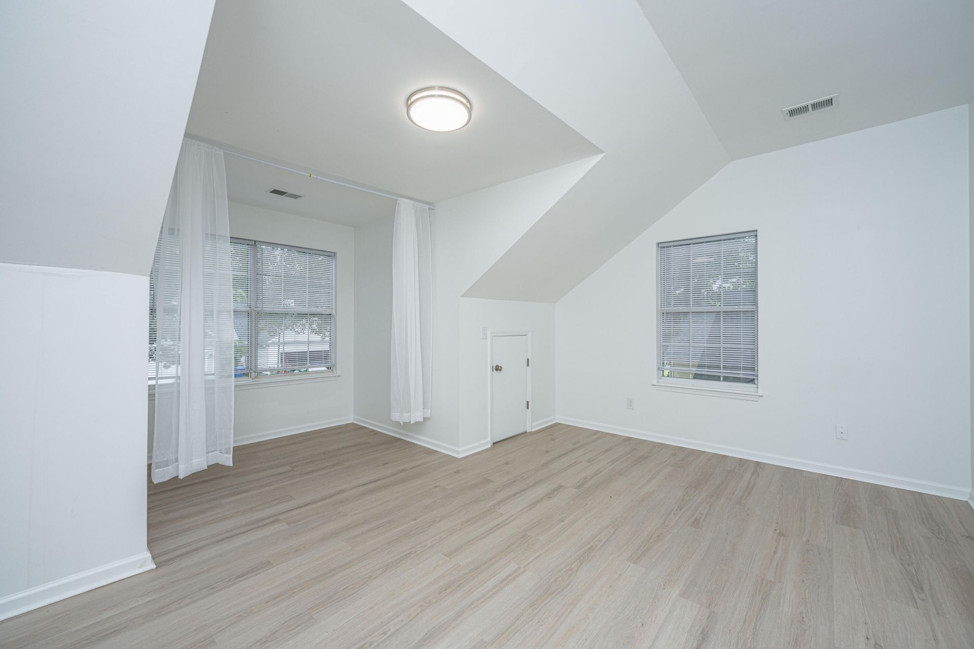 8506 Falling Leaf Lane Photo 15