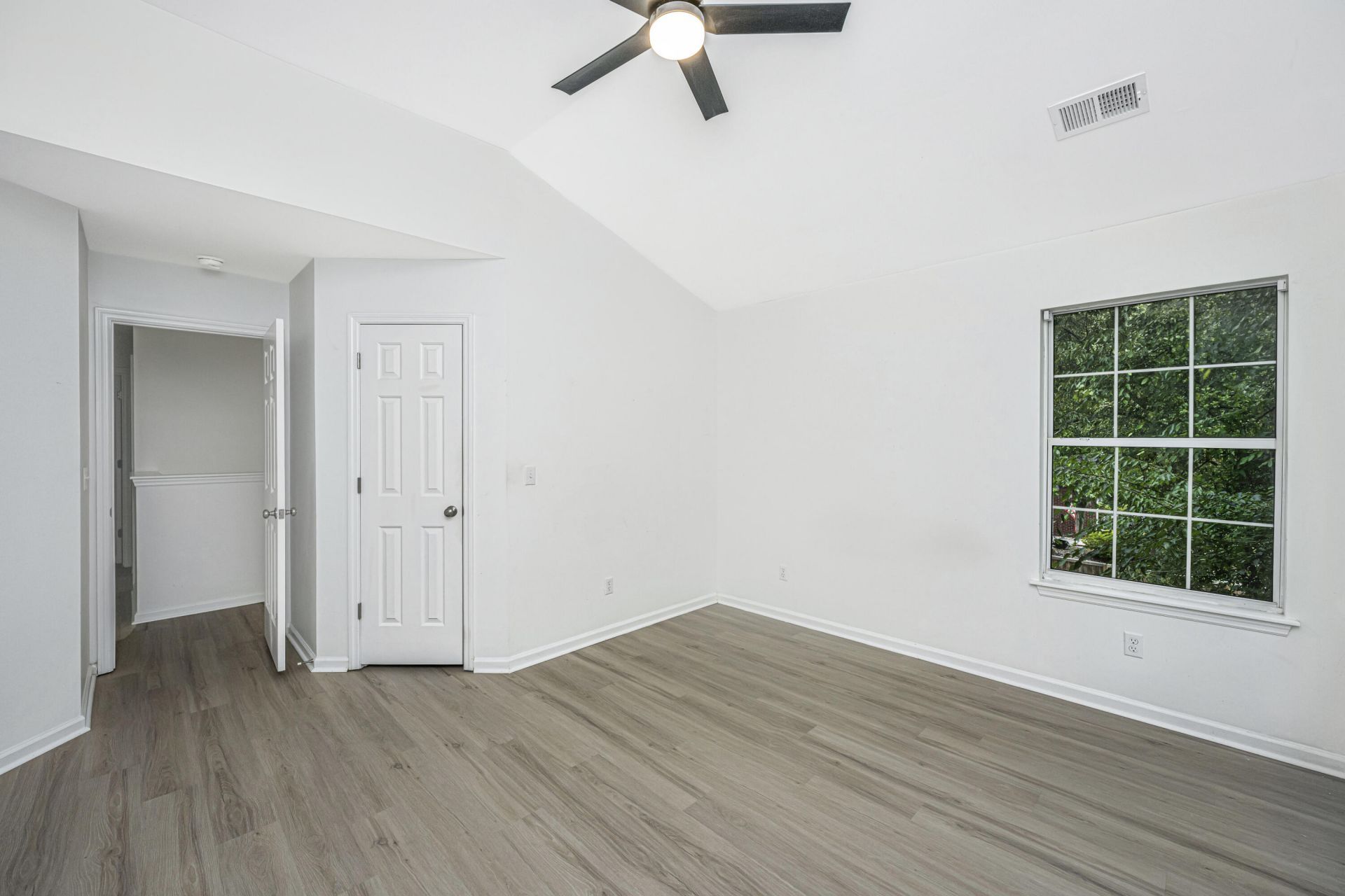 8506 Falling Leaf Lane Photo 16