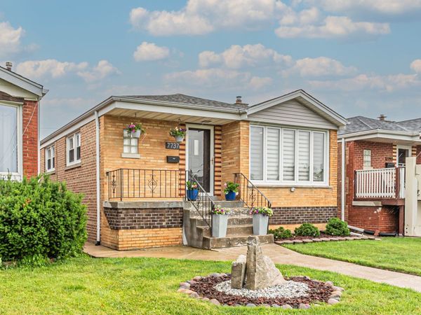 7737 Meade Avenue, Burbank, IL 60459