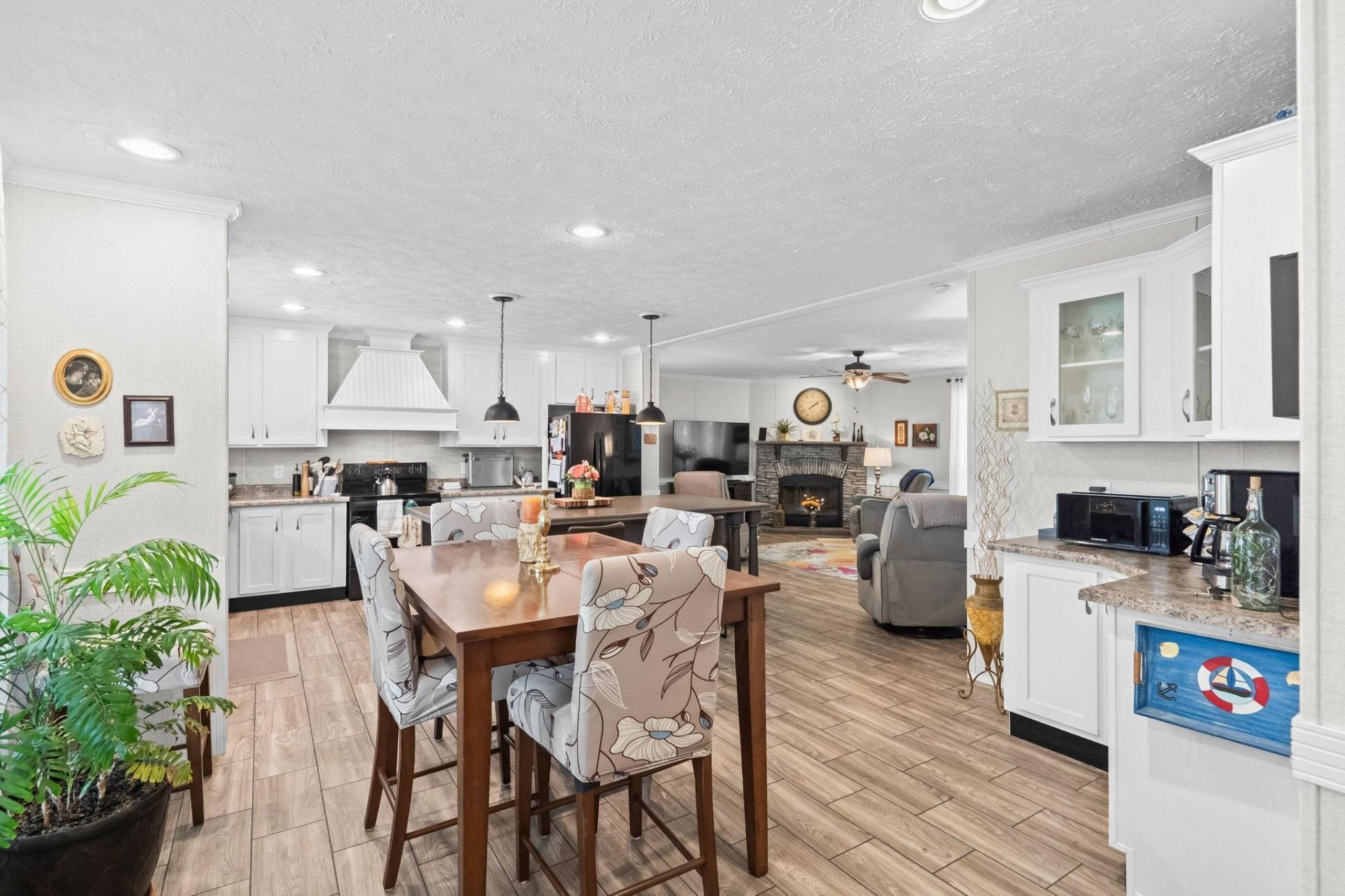 1105 Woodrow Ln. Photo 14