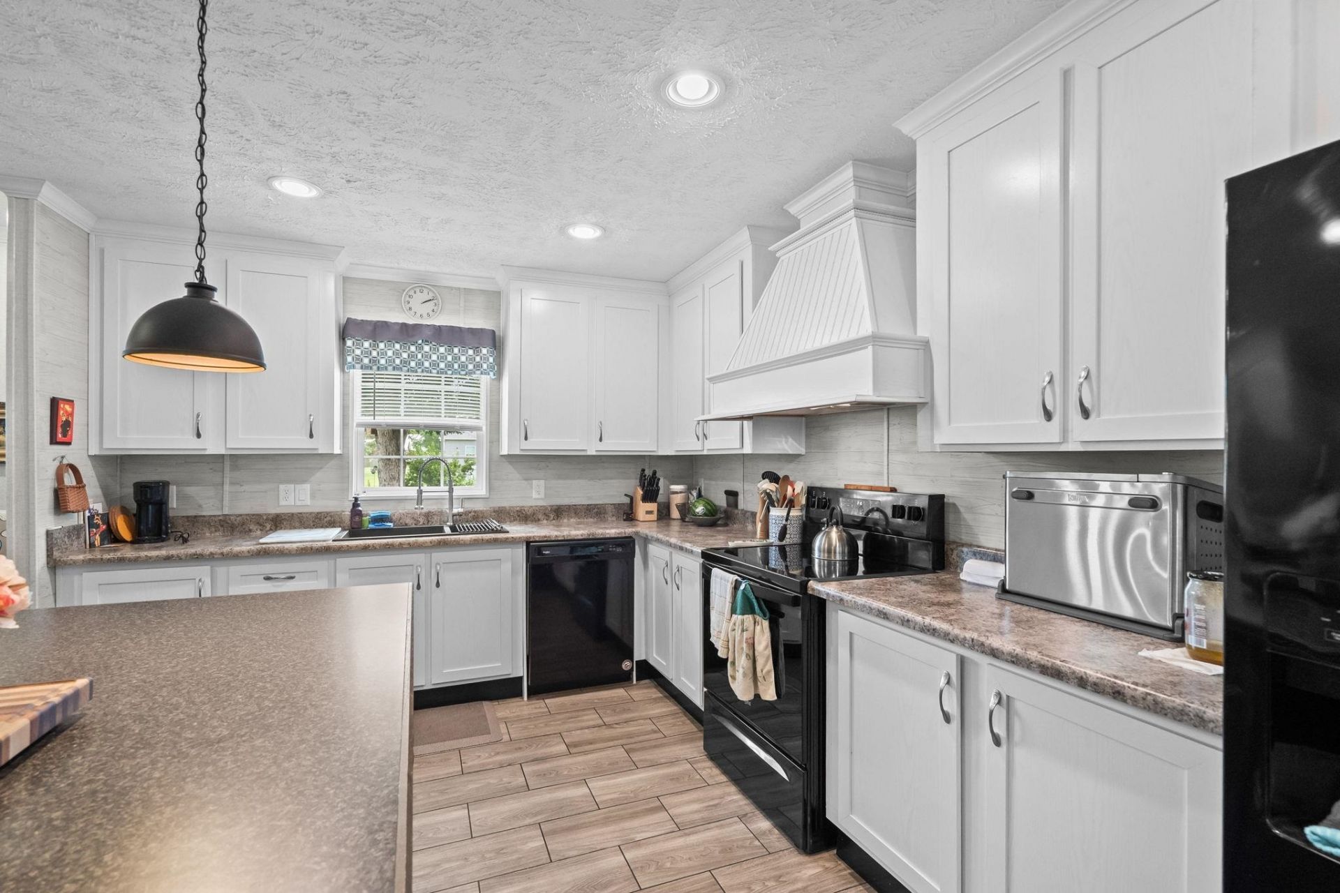 1105 Woodrow Ln. Photo 20