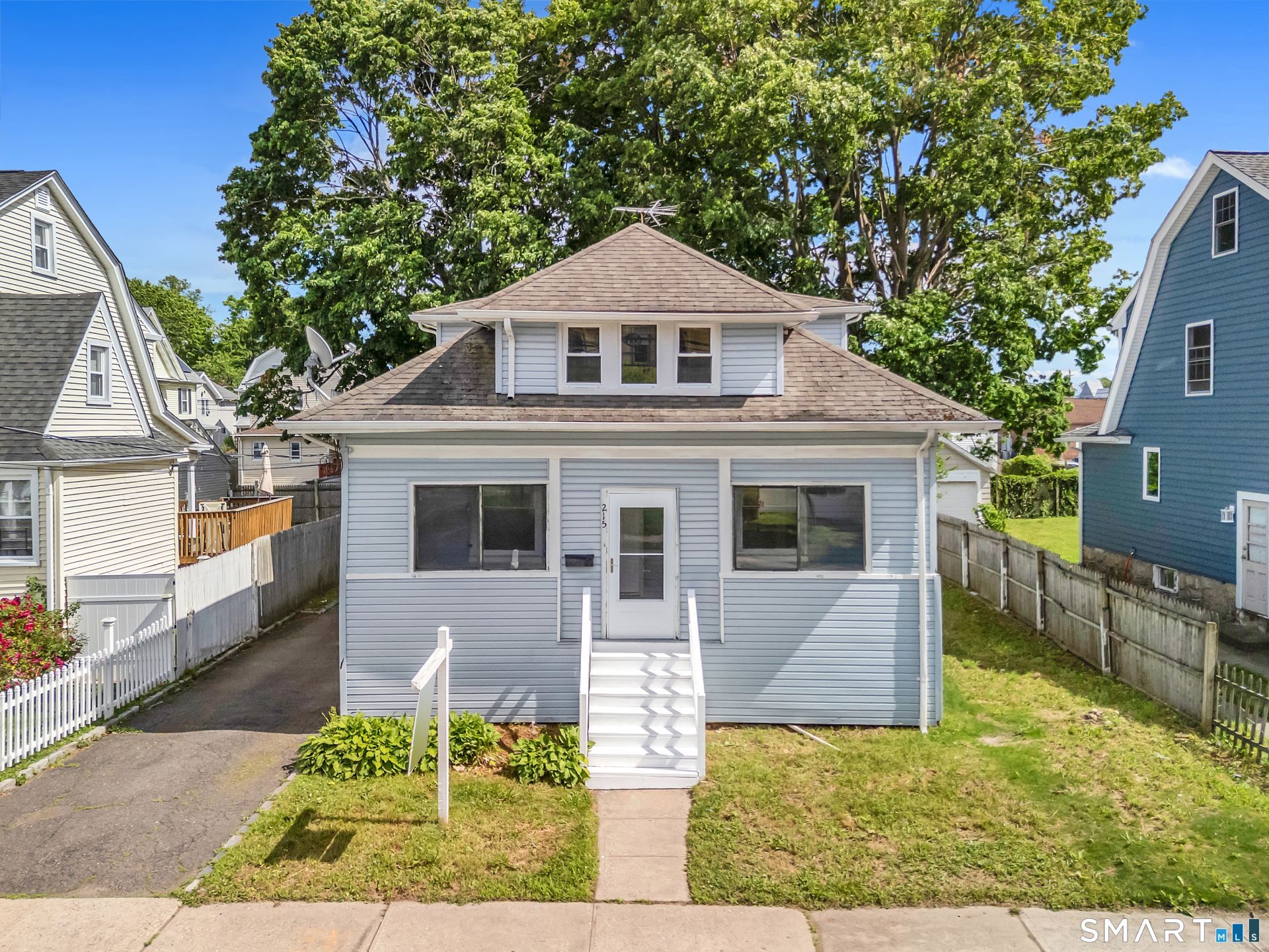 215 Overland, Bridgeport, CT 06606 Main Photo