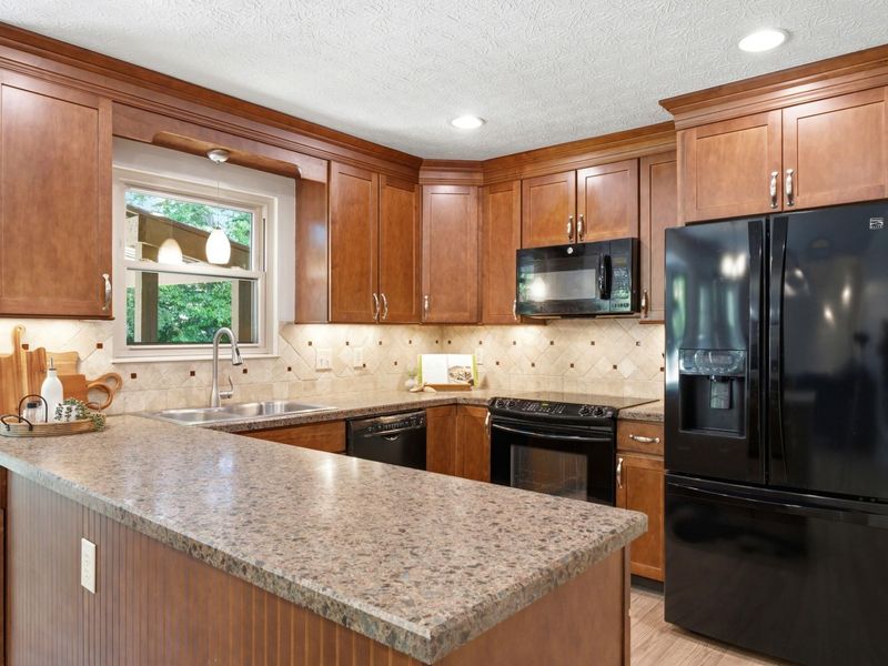 4899 Whisper Cove Court, Columbus, OH 43230 Photo 12