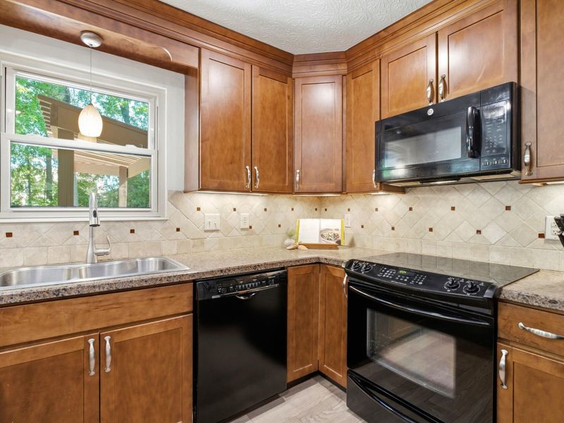 4899 Whisper Cove Court, Columbus, OH 43230 Photo 14
