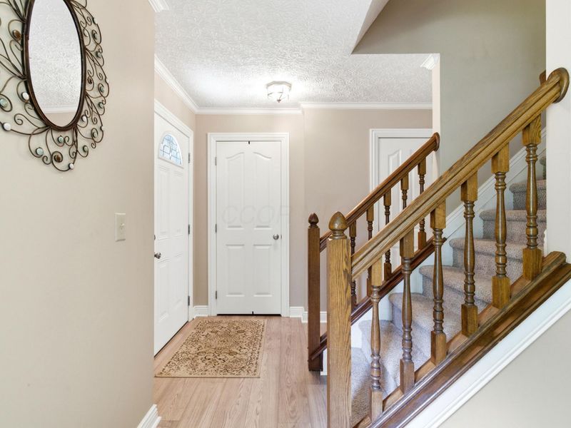 4899 Whisper Cove Court, Columbus, OH 43230 Photo 6