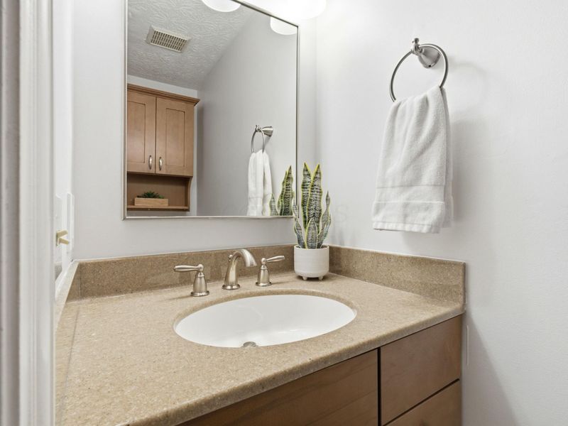 4899 Whisper Cove Court, Columbus, OH 43230 Photo 7