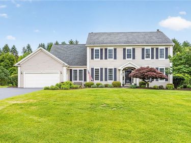 24 Wenham Lane, Pittsford, NY 14534