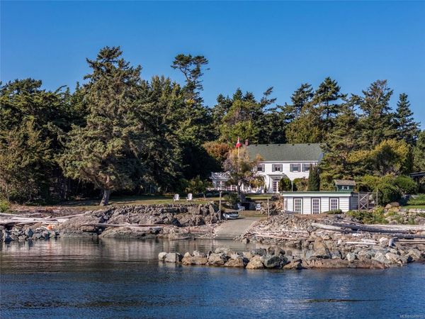 3045 McAnally Rd , Saanich, BC V8N 1T3
