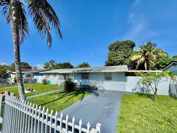 15970 NW 37th Pl , Miami Gardens, FL 33054