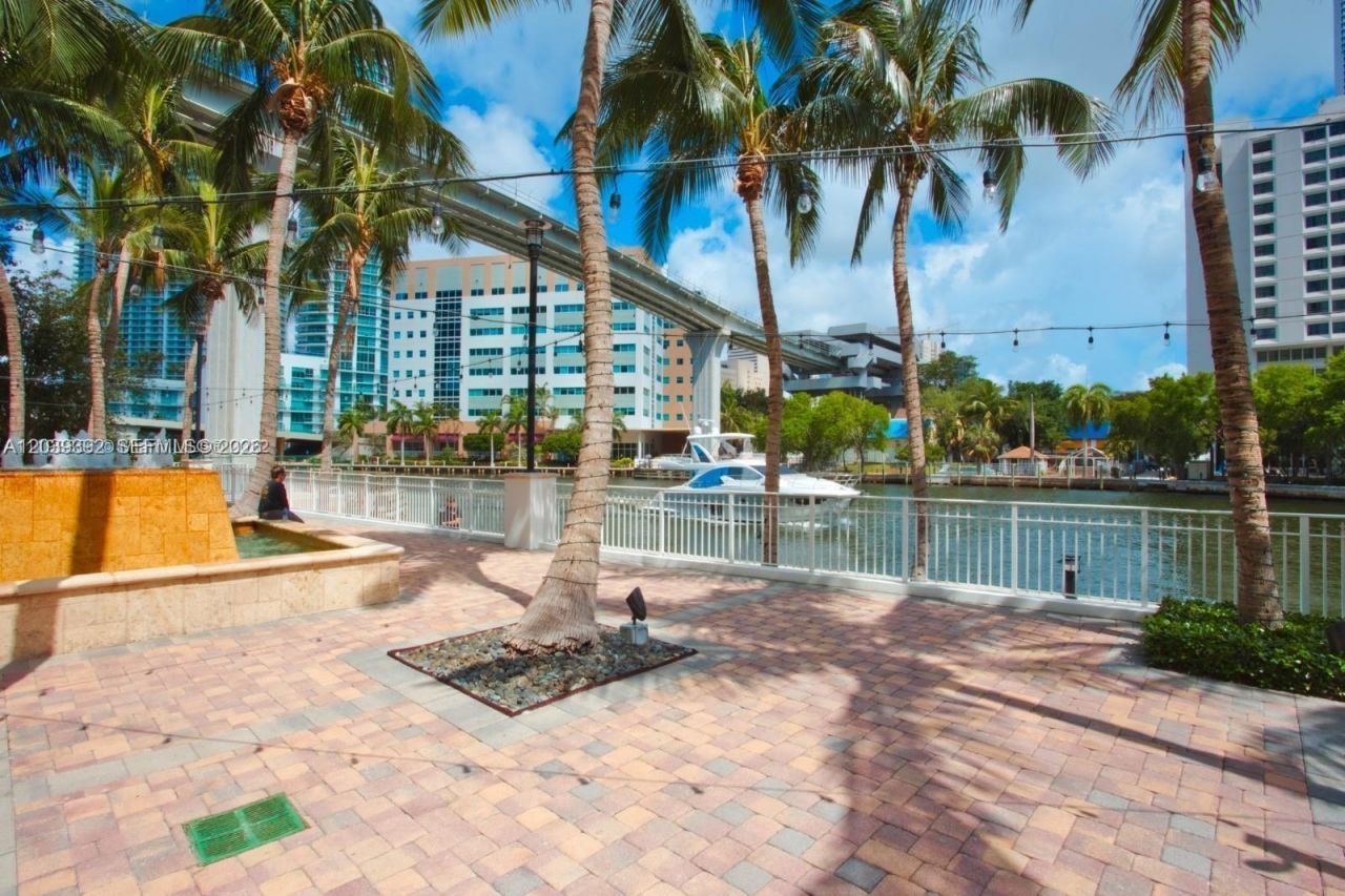 41 SE 5th St , Unit 2409, Miami, FL 33131 Photo