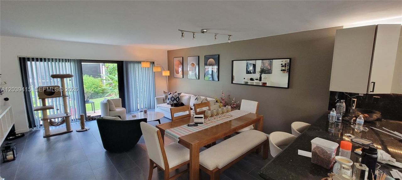 21300 San Simeon Way , Unit 01, Miami, FL 33179 Photo
