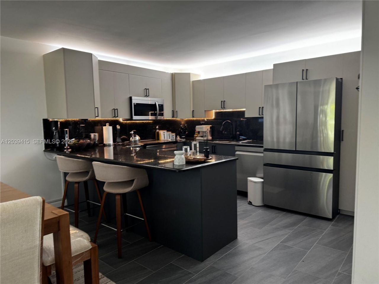 21300 San Simeon Way , Unit 01, Miami, FL 33179 Photo