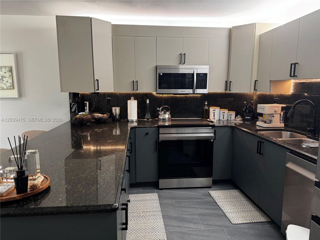 21300 San Simeon Way , Unit 01, Miami, FL 33179 Photo