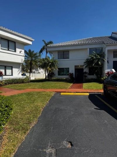 21300 San Simeon Way , Unit 01, Miami, FL 33179 Photo