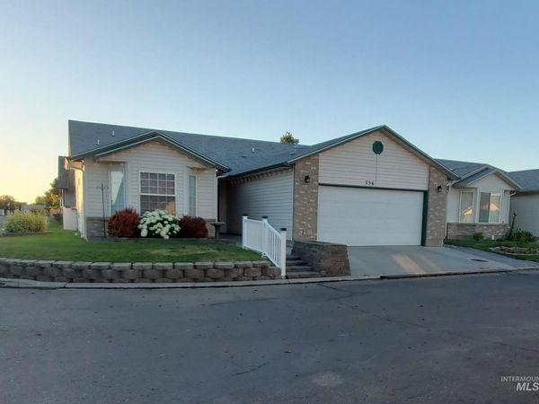 736 N Cambridge St, Nampa, ID 83651