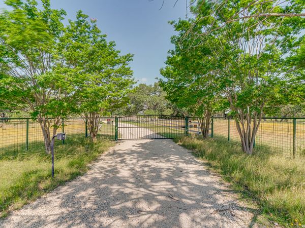 519 N Brasstown Dr, Blanco, TX 78606