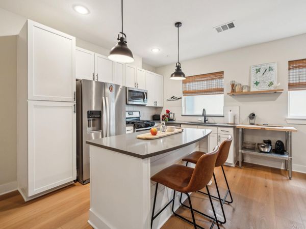 2827 Manor RD, Unit 3104, Austin, TX 78722