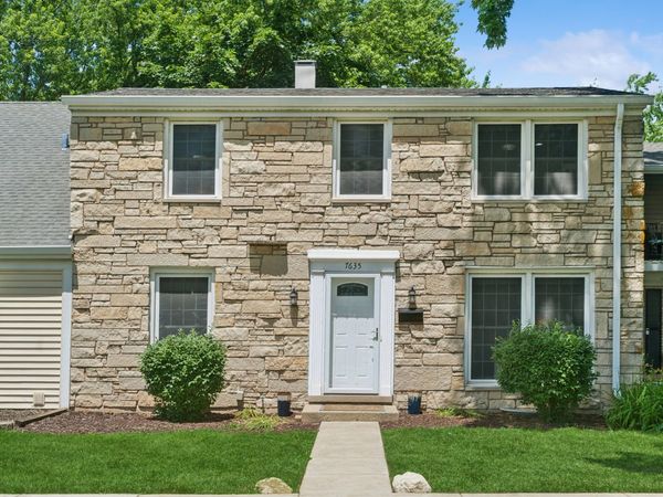 7635 Manchester Manor , Hanover Park, IL 60133
