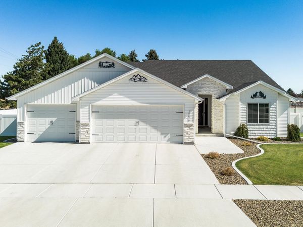 1296 Angela St, Chubbuck, ID 83202