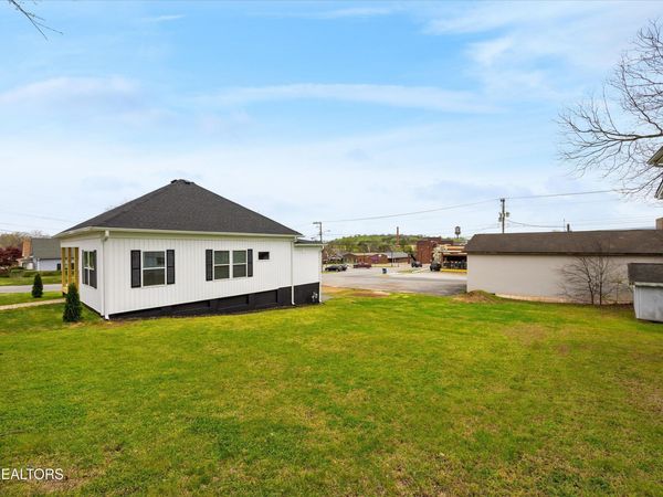 208 E 1st Ave, Lenoir City, TN 37771