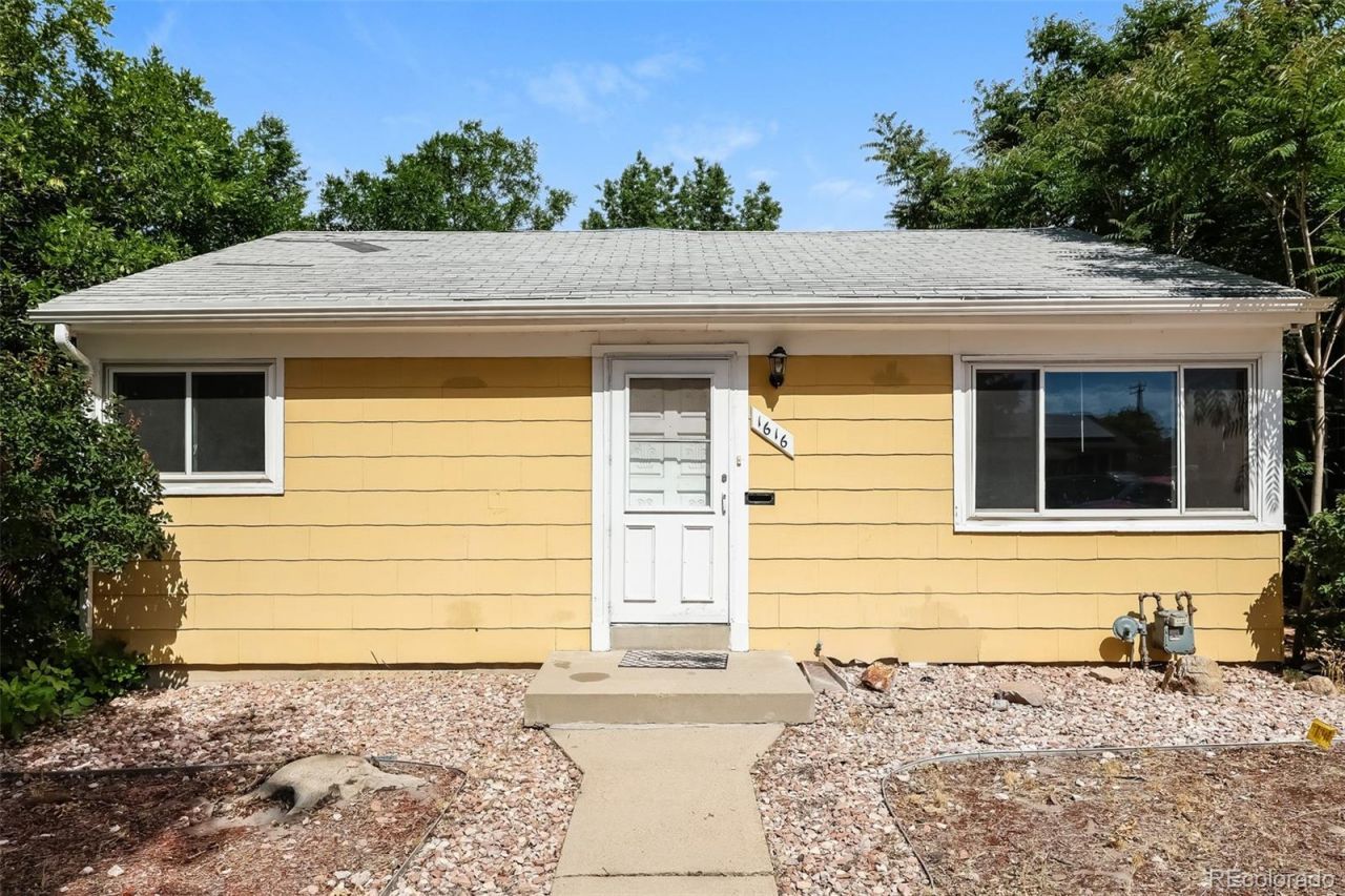 1616 Newark Street, Aurora, CO 80010 Main Photo