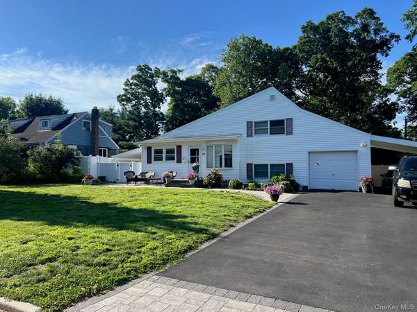 16 Briaroot Drive , Smithtown, NY 11787