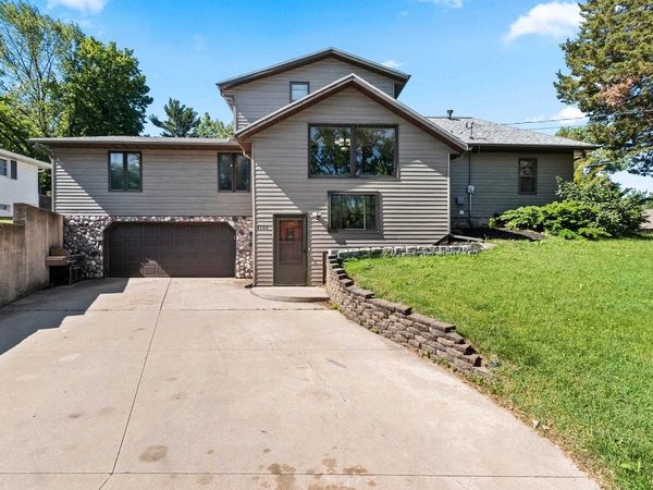 2100 HILLSIDE LANE, Green Bay, WI 54302