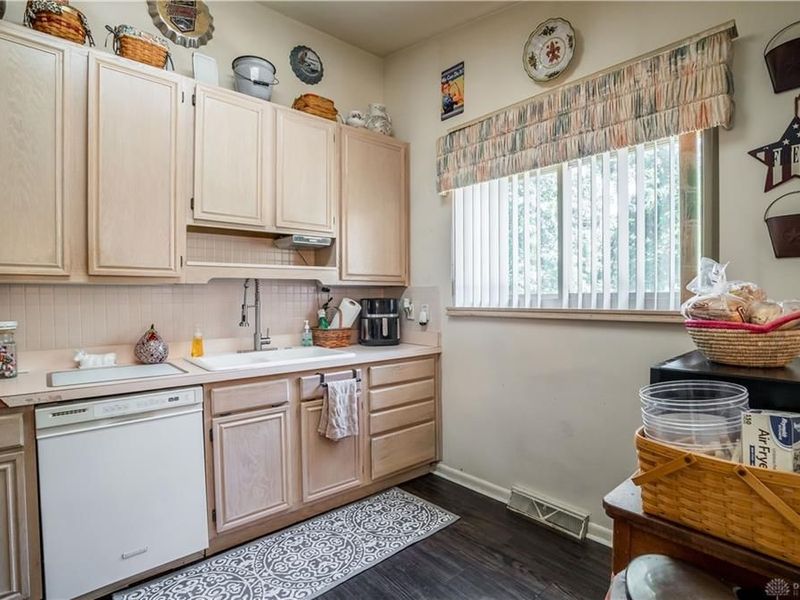 5550 Joyce Ann Dr, Dayton, OH 45415 Photo 8
