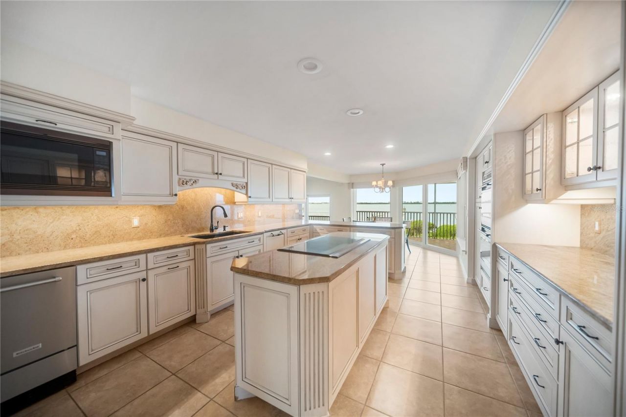 44 Tidy Island Boulevard, Bradenton, FL 34210 Photo