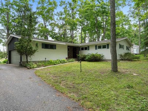 868 Surrey Lane, Petoskey, MI 49770