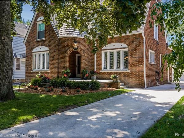 1377 Harvard Road , Grosse Pointe Park, MI 48230