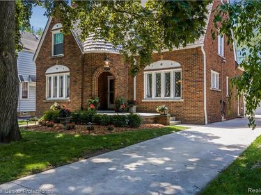 1377 Harvard Road, Grosse Pointe Park, MI 48230