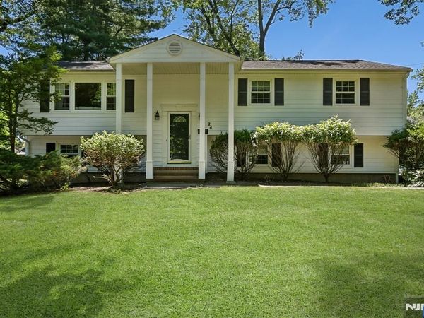 24 Cherry Hill Road, LIVINGSTON, NJ 07039