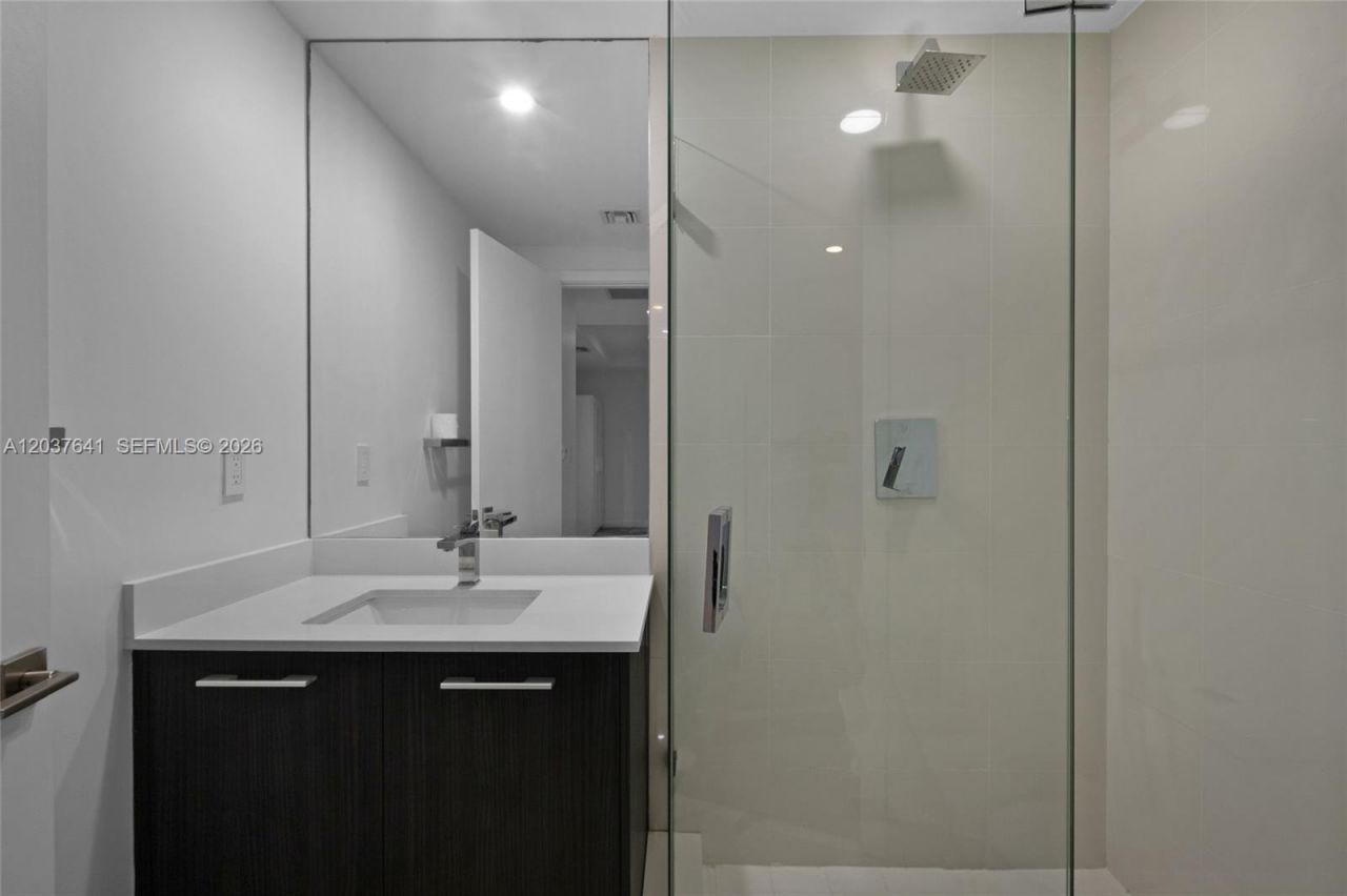 45 SW 9th St , Unit 2305, Miami, FL 33130 Photo